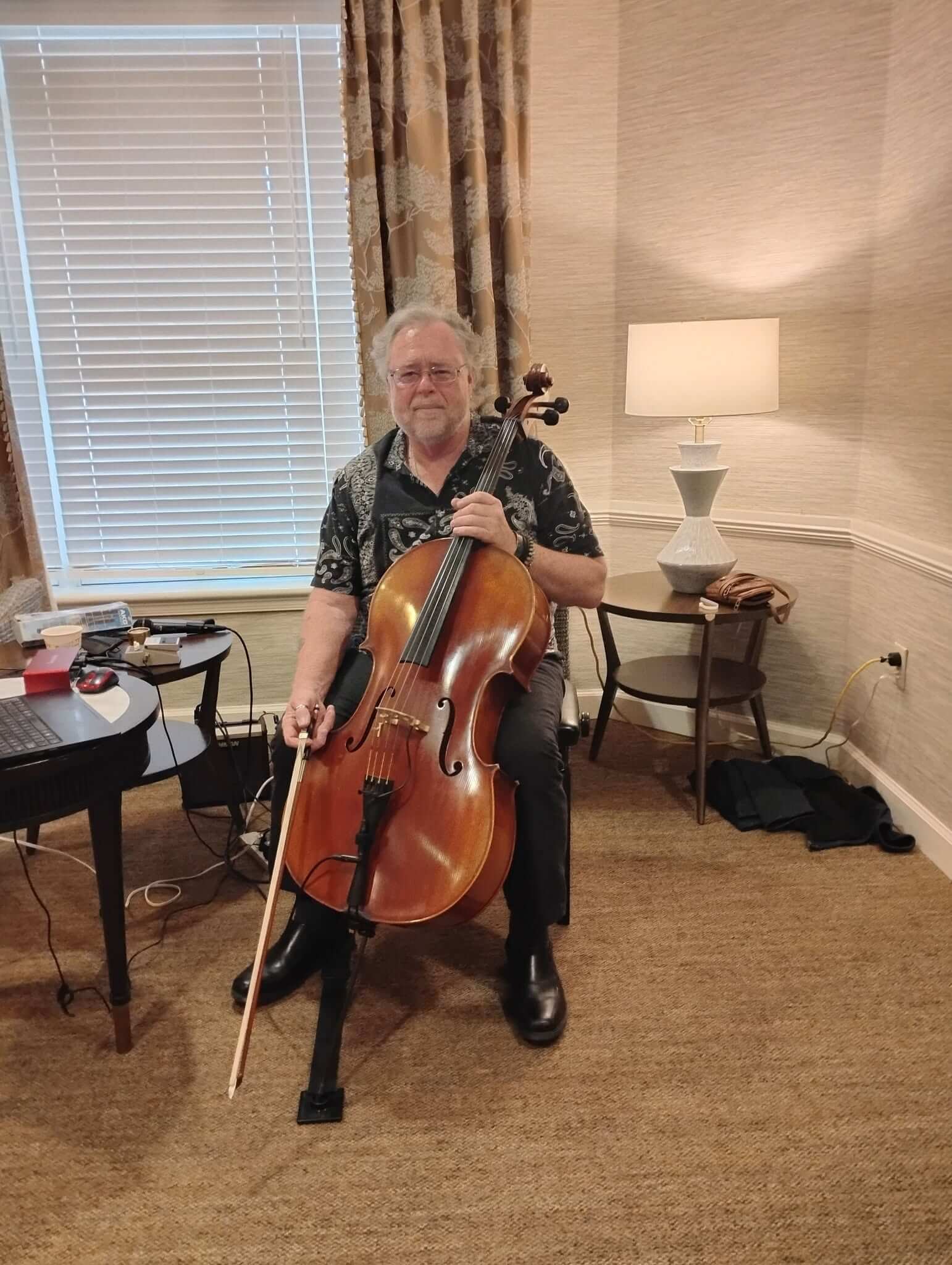 André Lahaie au violoncelle